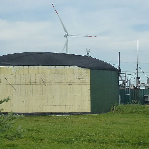 Biogasanlage auf einem Bauernhof in Steinburg